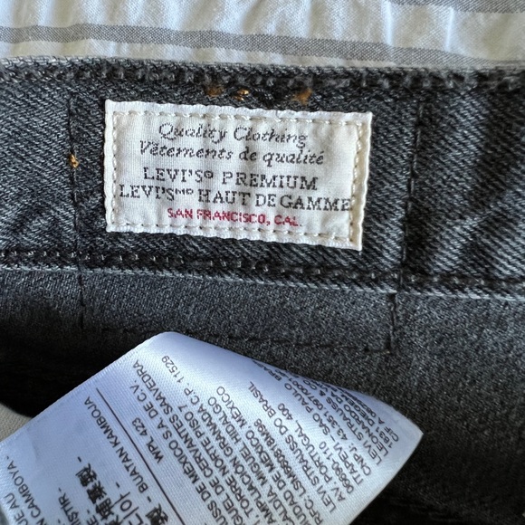 Levi’s premium high waisted shorts 28 - Picture 2 of 4